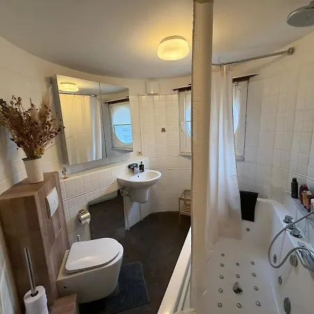 Апартаменти Grand Waterfront Suite With Private Terrace On The Leie Canal *