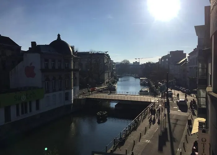 Апартаменти Grand Waterfront Suite With Private Terrace On The Leie Canal Гент