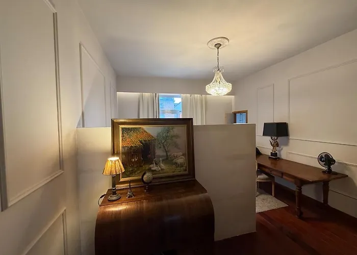 Апартаменти Grand Waterfront Suite With Private Terrace On The Leie Canal